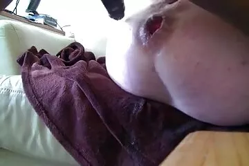 Gyakorlatok szűk amatőr porno video puncira.
