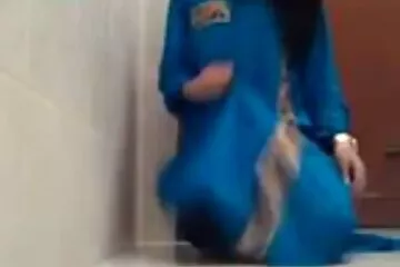 Az öröm rövid beleélvez a punciba pórázon.