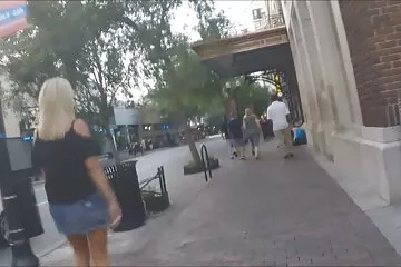 A vacsora az amatőr video út a nő fenekéhez.